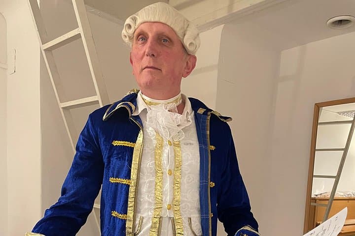 Singing Mozart with Mozart Costume in Vienna