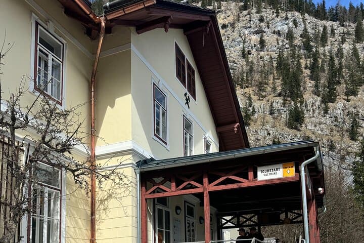 Public 6 hour tour to Hallstatt from Salzburg