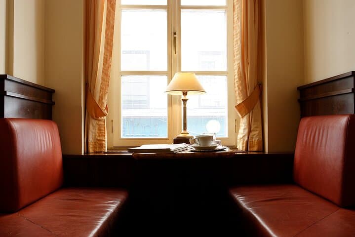Vienna: Guided Viennese Coffee-House Tour