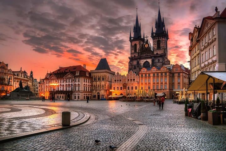 Vienna: Full-Day Tour To Prague+ walking tour with local guide