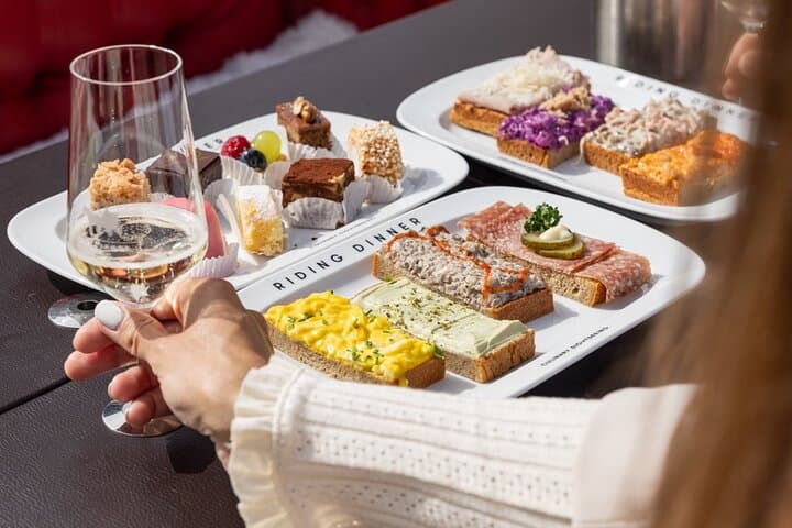 Vienna Horse-Drawn Carriage Ride with Sparkling Wine and Food