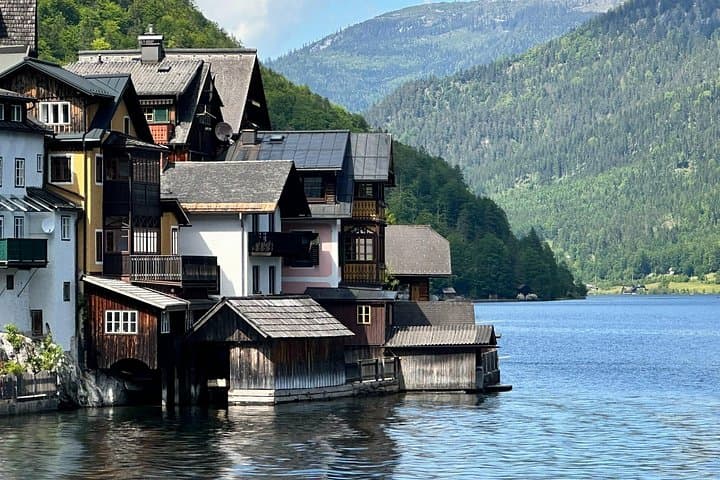 Private full-day tour to Hallstatt Salzkammergut and Melk