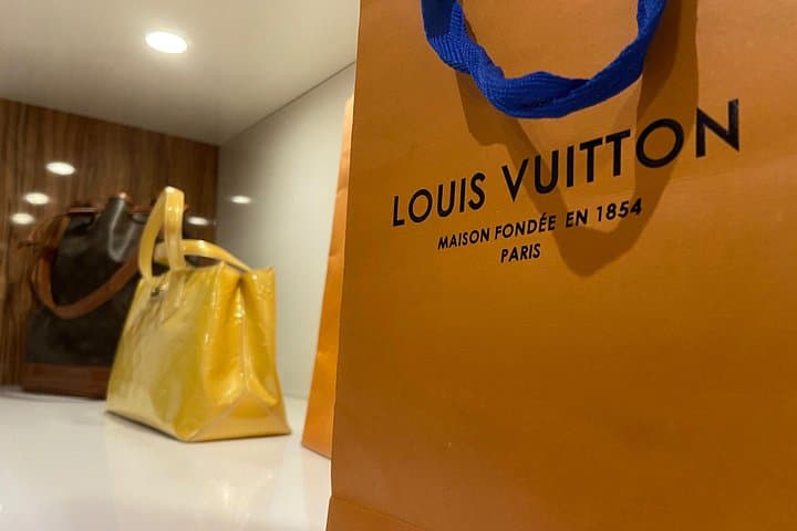 Vienna Shopping Tour: Luxury Couture Shopping with Champagne