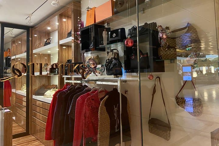 Vienna Shopping Tour: Luxury Couture Shopping with Champagne