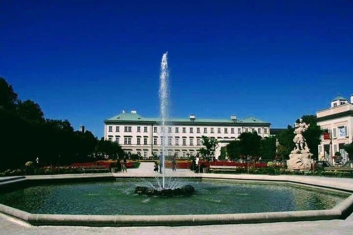 Vienna: Private tour to Salzburg