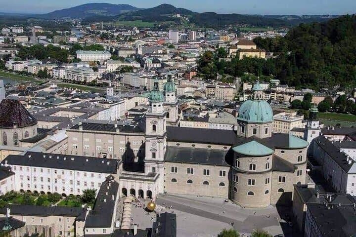 Vienna: Private tour to Salzburg