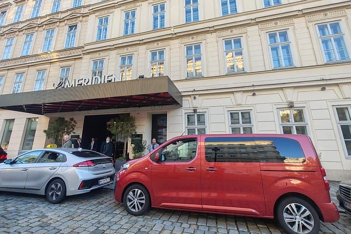 Prague Full-Day Tour From Vienna with Transfers and Guide