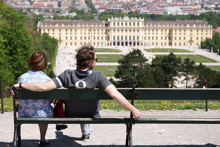 Vienna: Private Full-Day Tour with Schönbrunn, Hofburg and Lunch