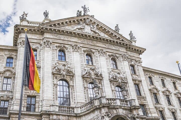 Private transfer from Vienna to Munich with sightseeing stop