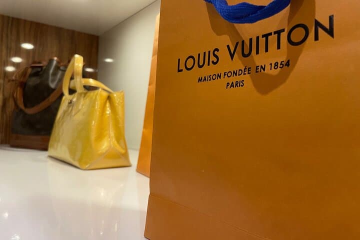 Vienna: Designer Fashion Time Capsule Experience