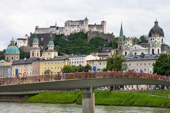From Vienna: Do-Re-Mi & Salzburg’s old town Tour