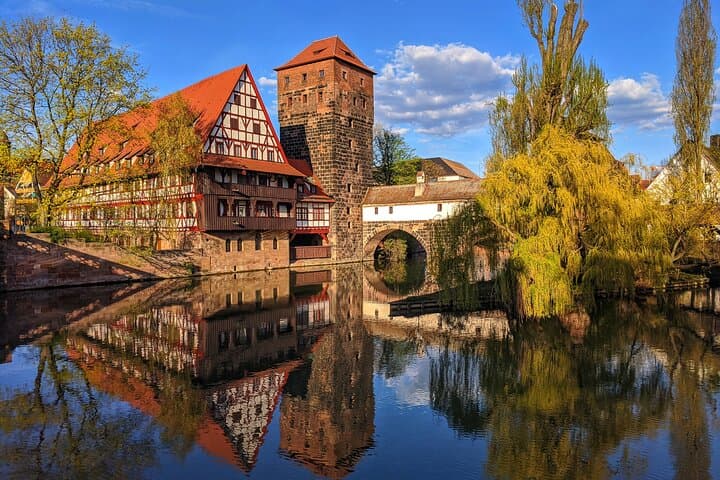 Private transfer from Salzburg to Nuremberg with 2h Stop