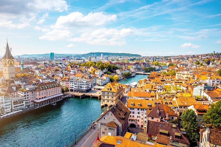 Private transfer from Hallstatt to Zurich with a 2 hour Stop