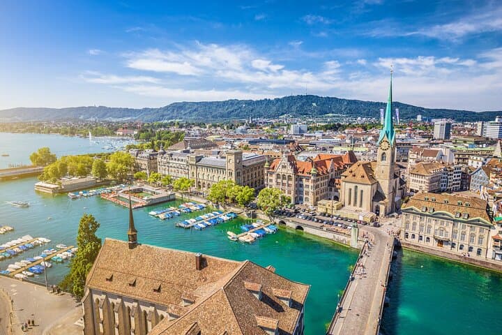 Private transfer from Hallstatt to Zurich with a 2 hour Stop
