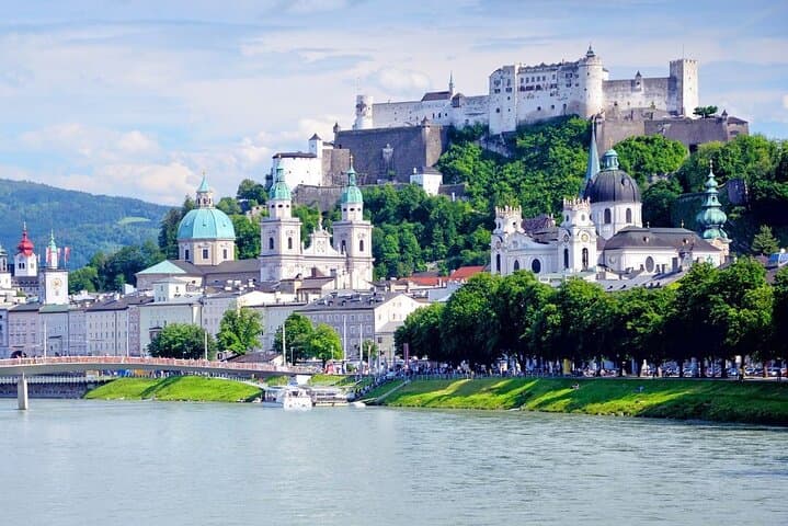 Private Tour to Hallstatt and Salzburg from Vienna