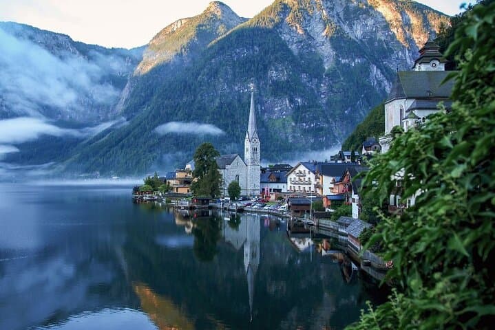 Private Tour to Hallstatt and Salzburg from Vienna