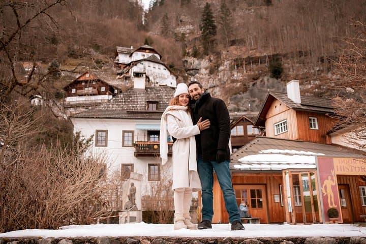 Private Vacation Photoshoot with Photographer in Hallstatt