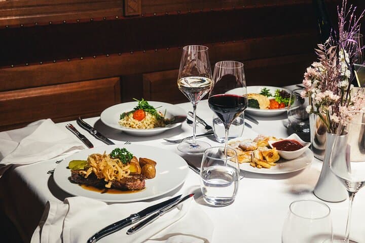 Strauss Dinner Show