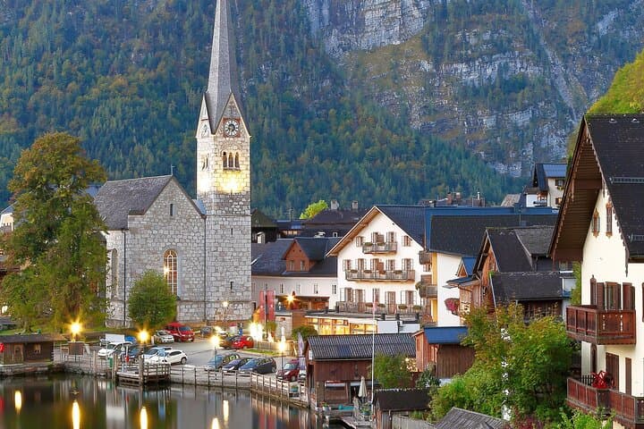 Hallstatt & Eagle’s Nest Private Day Trip from Salzburg – Tickets