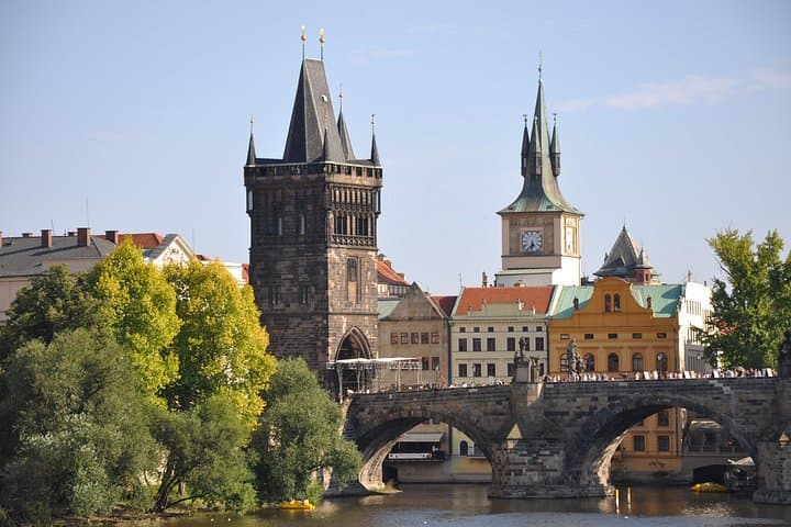 Private transfer from Vienna to Prague