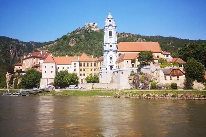 Vienna Private Wachau Tour with Wine Tasting to Dürnstein