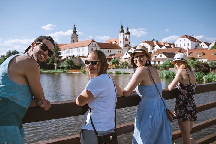 Vienna-Prague One-Way Sightseeing Tour Bus