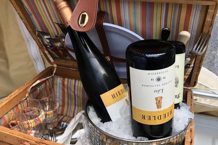 Ape Tour "Vino" to famous "Heurigen" Quarter - the local spirit!