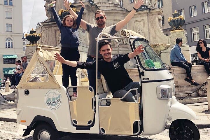 Ape Tour "Vino" to famous "Heurigen" Quarter - the local spirit!