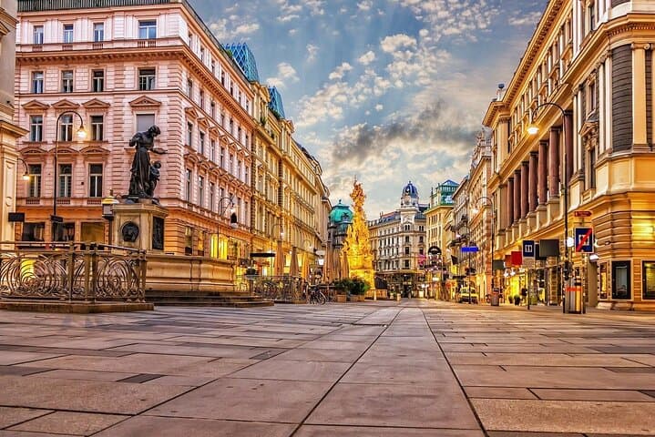 Private Day Trip to Prague with Guide