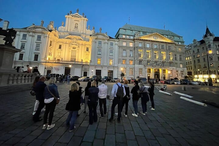 Epoch hikers a staged city tour in Vienna