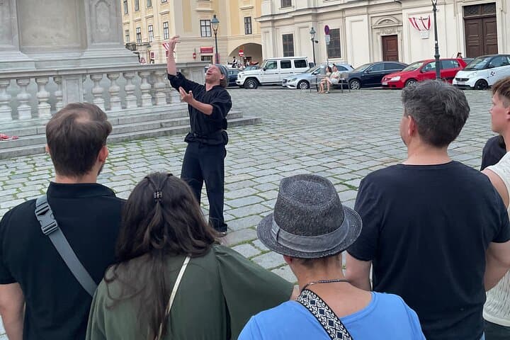 Epoch hikers a staged city tour in Vienna