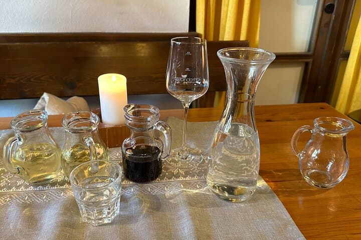 Vienna : Vienna Forest Tour with Underground Lake and Wine Tasting