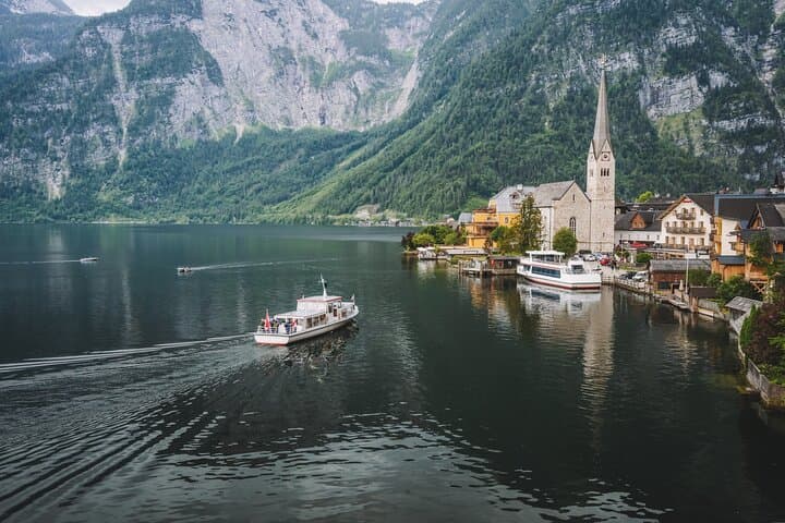 Vienna to Hallstatt and Salzburg Alpine Peaks Day Trip
