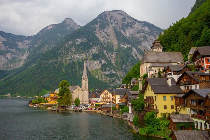 Vienna to Hallstatt and Salzburg Alpine Peaks Day Trip