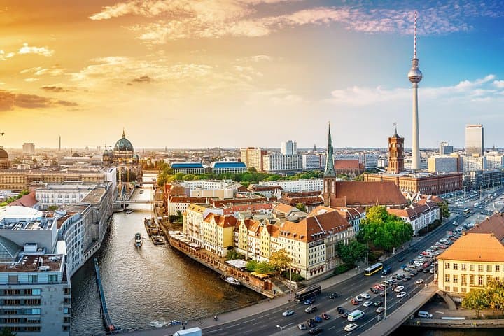 Private Transfer from Vienna to Berlin with 2 hours for sightseeing