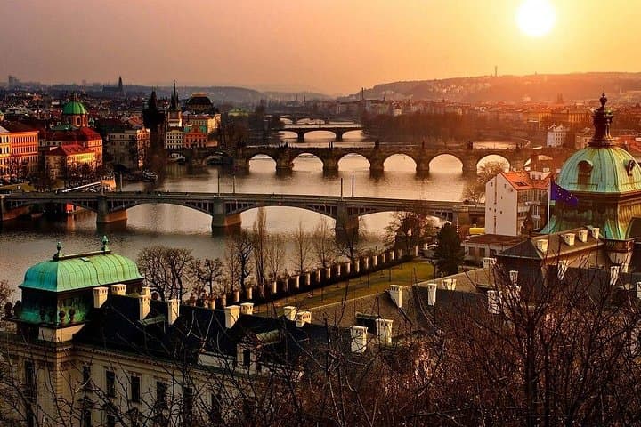 Private Transfer from Vienna to Prague