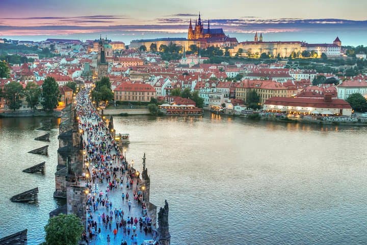 Private Transfer from Vienna to Prague