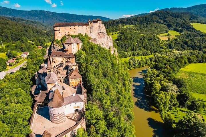 Private Day trip from Vienna to Orava Castle