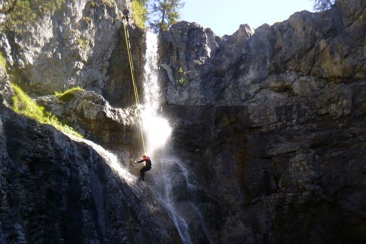 Rappelling Canyoning