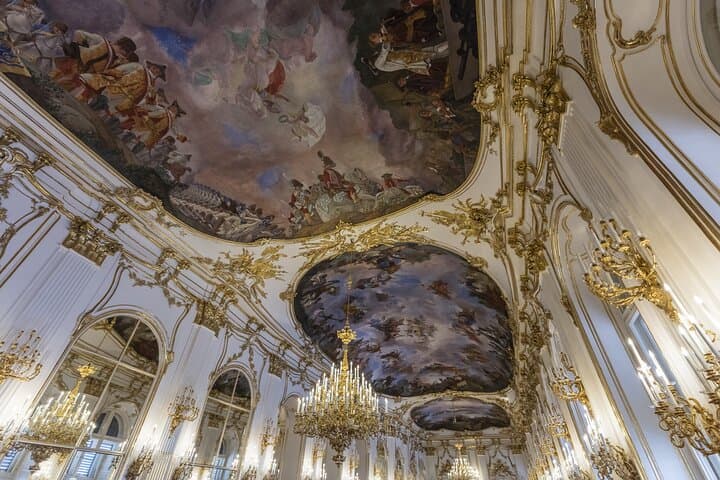 Schönbrunn Palace Guided Tour with Skip the Line Access