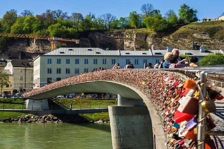 Private Vienna to Munich Transfer with Salzburg Sightseeing