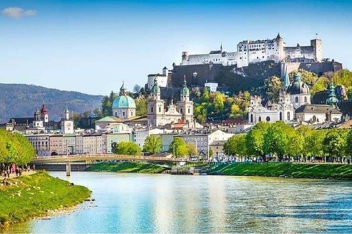 Salzburg Hallstatt and Castle Ort Private Day Trip from Vienna