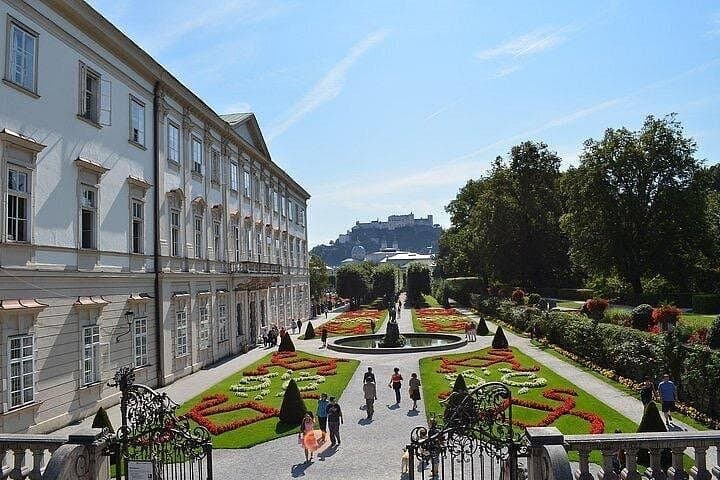 Private Vienna to Munich Transfer with Salzburg Sightseeing