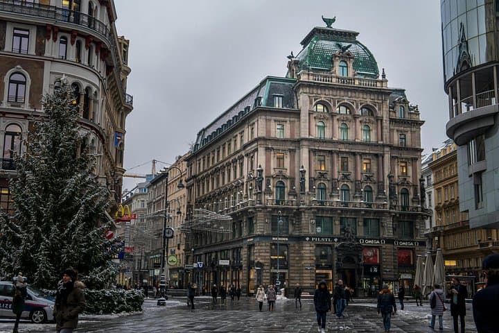 Vienna Christmasmarket Walk: 5 Markets & Old Town in 3h (DE/EN)