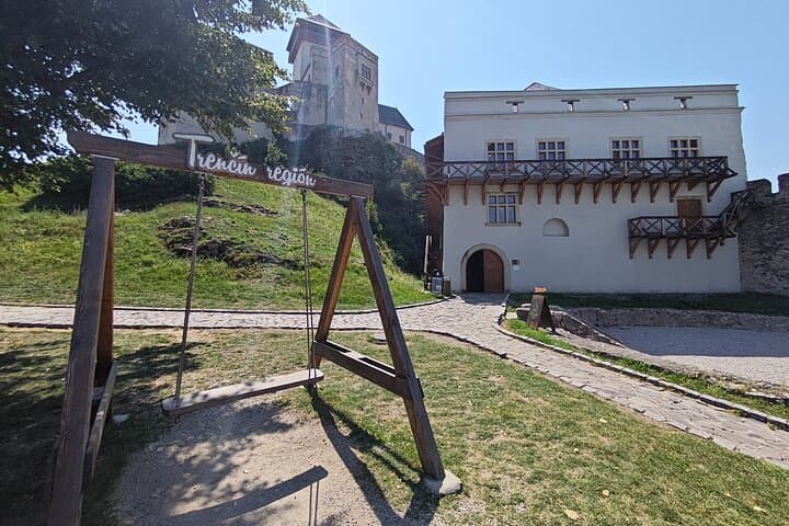 Castle Courtyards: Discover charming upper courtyards where history meets a peaceful, authentic atmosphere.