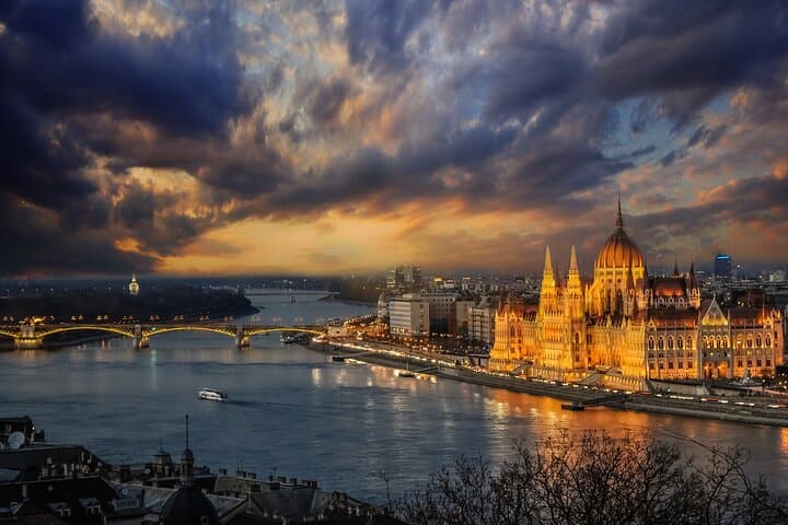 Private Full Day Guided Tour To Budapest From Vienna