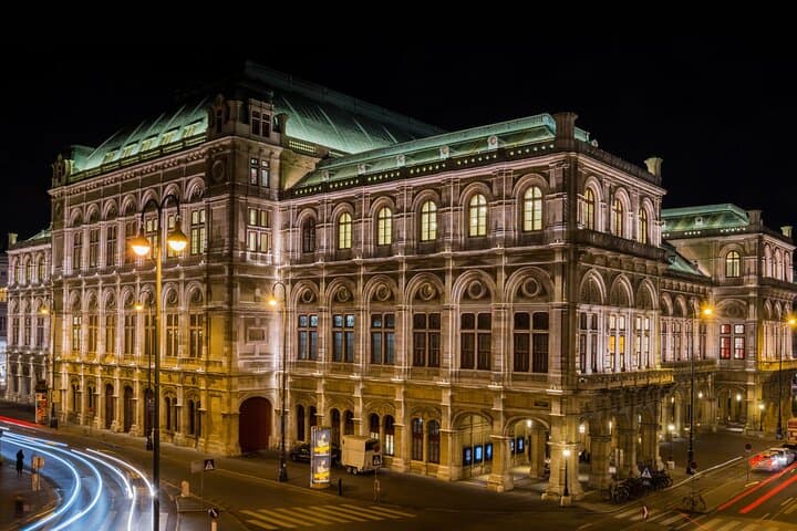 Luxury Private Transfer Between Vienna and Salzburg