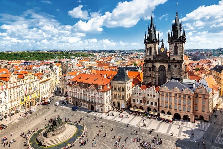 Vienna to Prague Private Transfer with Optional Sightseeing Stop