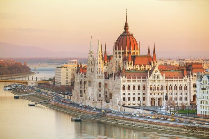 Private Day Trip Vienna to Budapest, with English speaking driver
