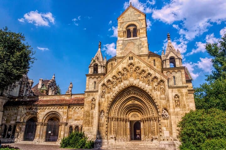 Private Day Trip Vienna to Budapest, with English speaking driver